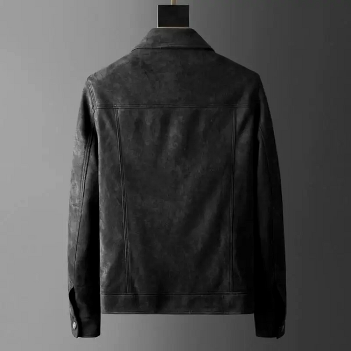 Detail of a men's stylish urban jacket zipper and collar, highlighting its classic and modern design.