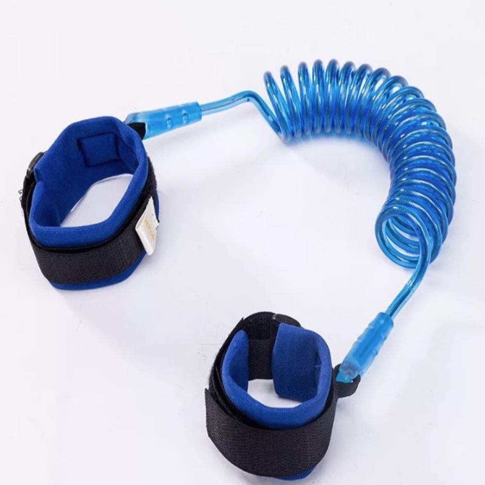 Anti-Lost Safety Wrist Link for toddlers, keeping kids secure during walks & travel. Parent essential for child security.