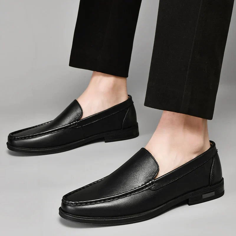 Comfortable men's loafers, ideal casual footwear for a classic, fashionable look.