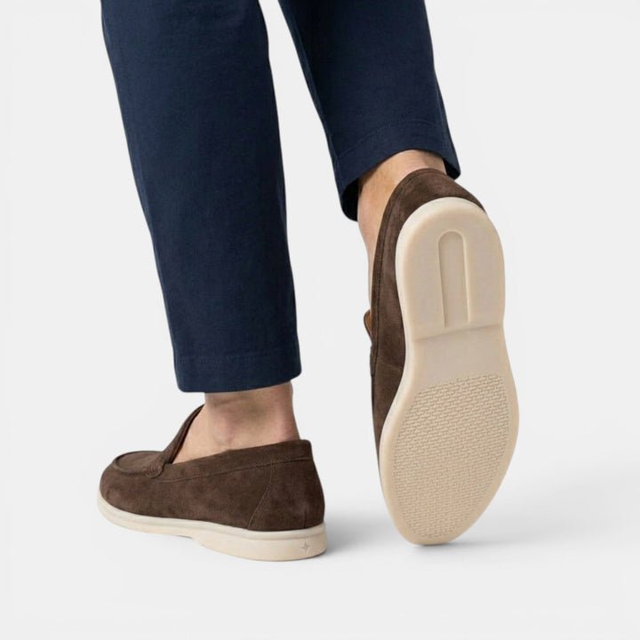 Mocha men's fashion loafers, versatile and easy to wear.