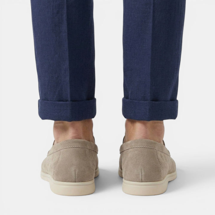 Black men's loafers, an effortless choice for comfort & style.