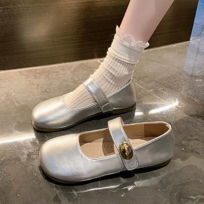 Black minimalist Mary Jane shoes with square toe, perfect for elegant office wear or casual outings. Comfortable women's footwear.
