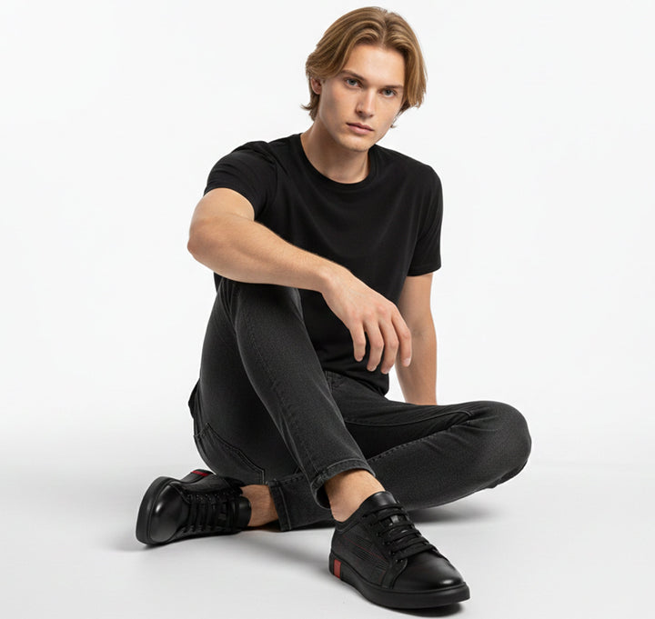 Comfortable men's black minimalist sneakers, ideal for versatile everyday street style. Round toe casual shoes.
