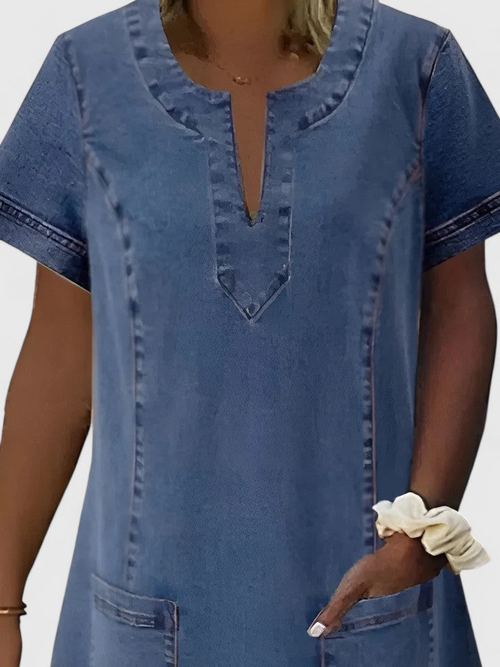 Women's comfortable blue midi dress, flowy design for everyday wear, features convenient side pockets. Relaxed summer style.