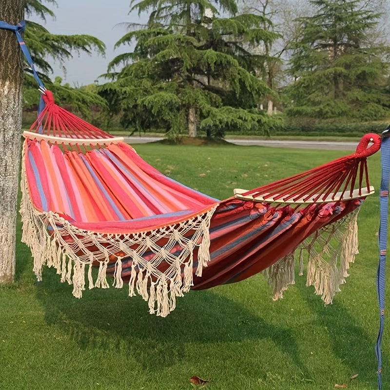 Relaxing double hammock with unique bohemian style & comfortable cotton fabric.