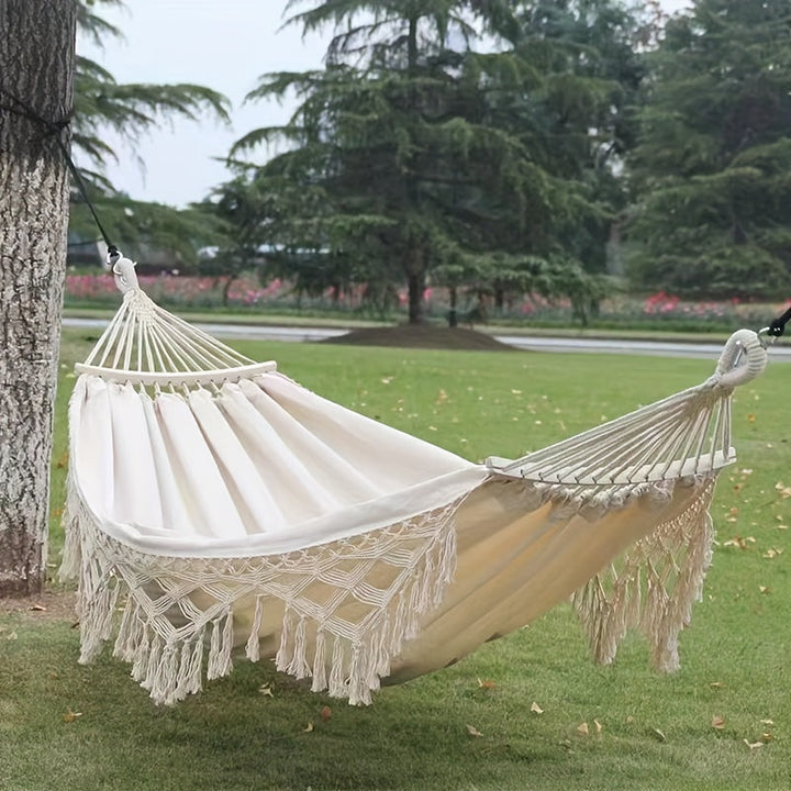 Comfortable Tusheng double hammock with tassels, perfect for garden & home decor.