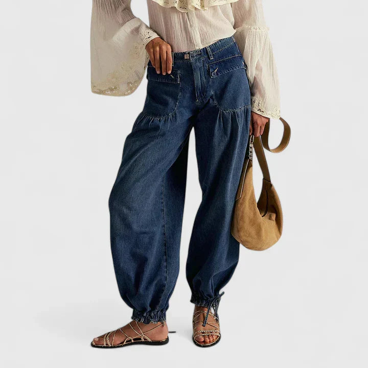Chic women's wide leg pleated trousers, versatile for casual or fashion ensembles.