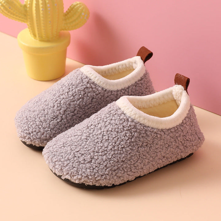 Comfortable non-slip indoor slippers for boys, ideal for playtime & warmth at home. Cozy kids' fall footwear.