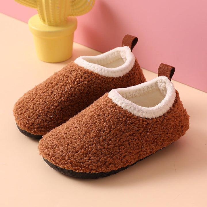 Toddler boys' warm, non-slip indoor slippers for cozy comfort. Durable children's home footwear for fall.