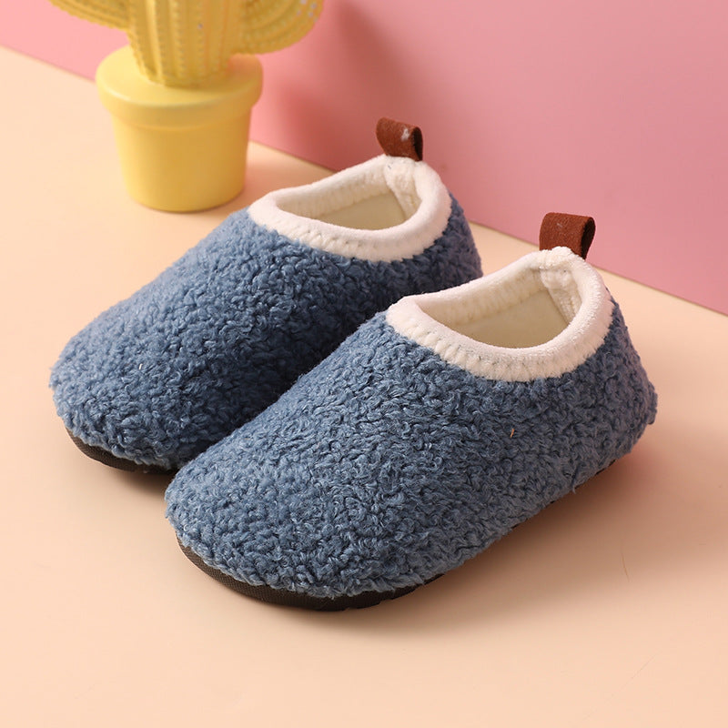 Boys' comfortable indoor slippers, ideal fall clothing. Cozy non-slip home footwear for kids & toddlers.