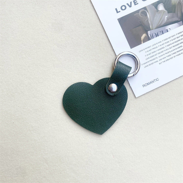 Handmade-look leather heart keychain. Unique accessory for keys & bags. Durable & elegant gift idea.