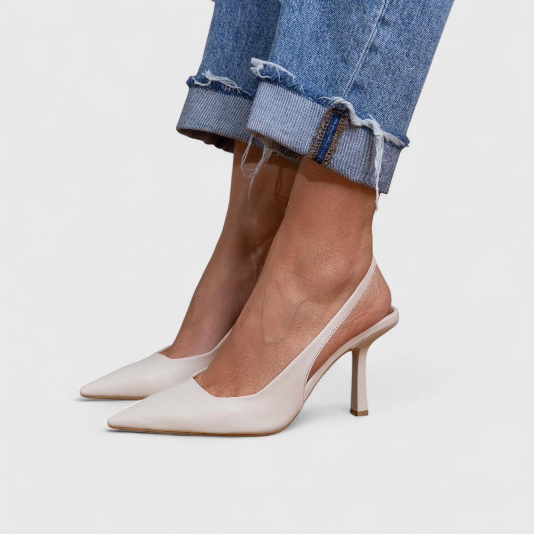 Stylish women's orthopedic pumps in chic leopard print, ensuring comfort & arch support for all-day wear.