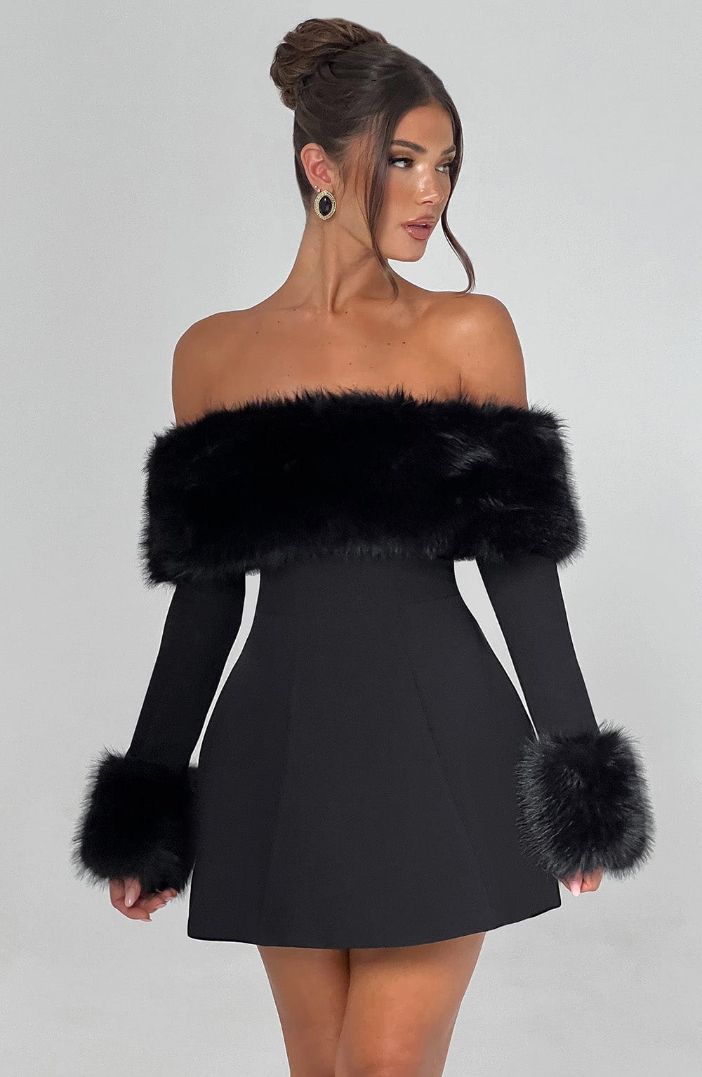 Elegant women's red off-shoulder party dress, flared and sophisticated for special occasions.