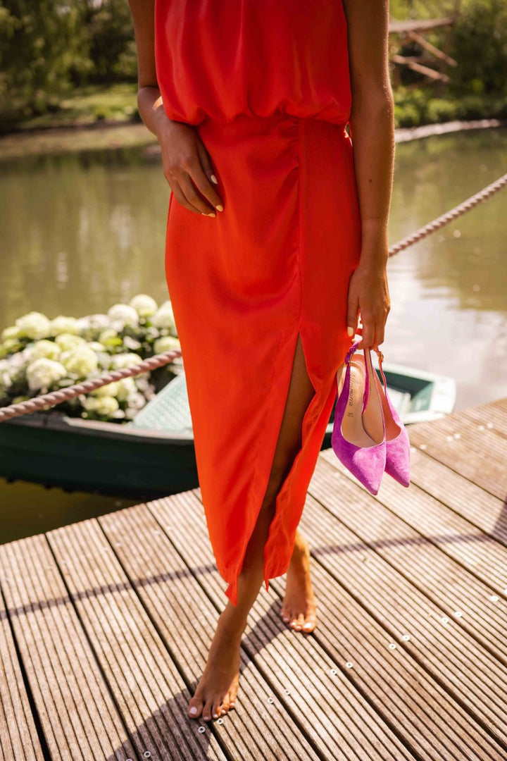 Casual yet elegant women's midi dress, sleeveless with a stylish front split. Ideal for summer fashion & events.