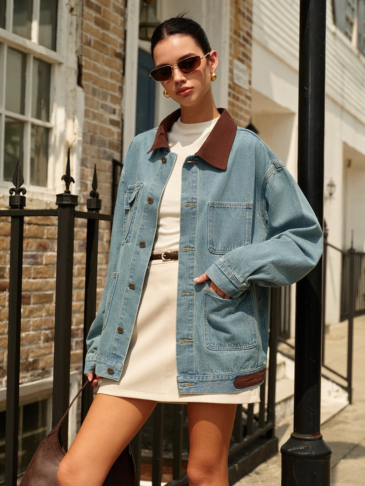 Versatile women's mini skirt featuring a chic mid-rise design and functional belt.