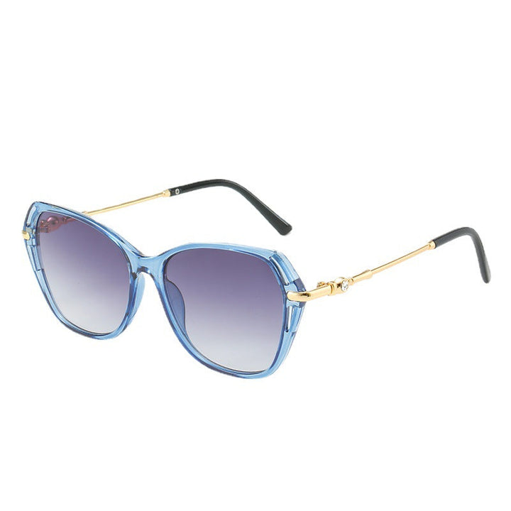 Fashionable women's cat-eye sunglasses, combining elegant design with strong UV ray protection.