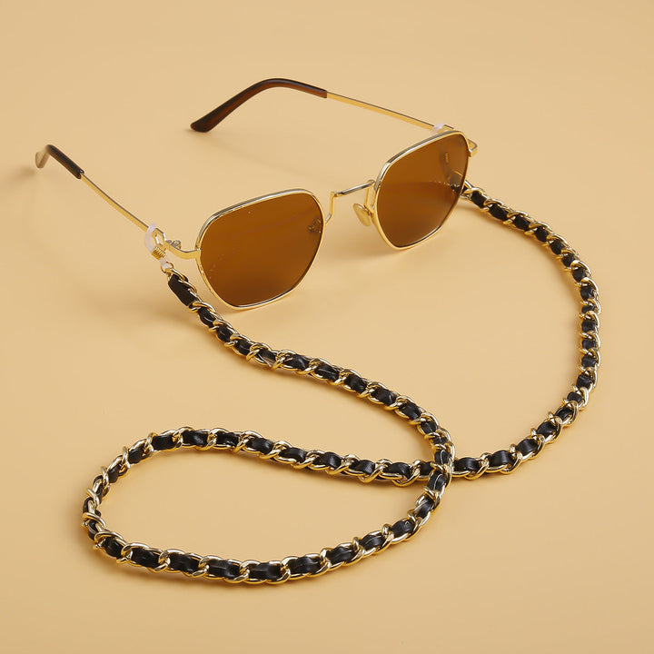 Vintage women's cat-eye sunglasses for summer fashion, featuring a stylish chain strap & UV protection.