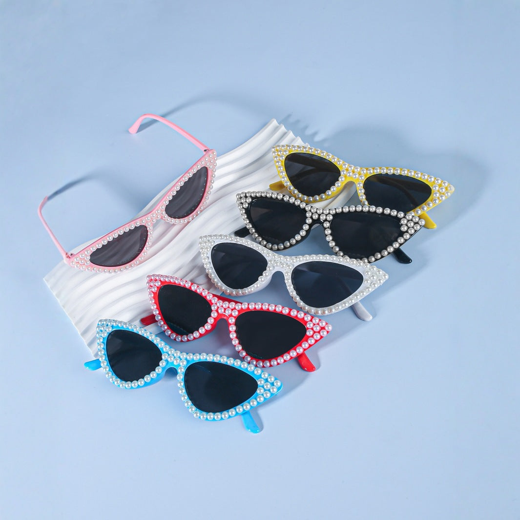 Fashionable cat-eye sunglasses for women, featuring elegant rhinestone details & UV protection.