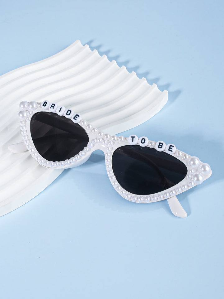 Sparkling rhinestone cat-eye eyewear for women, offering a stylish look and eye protection.