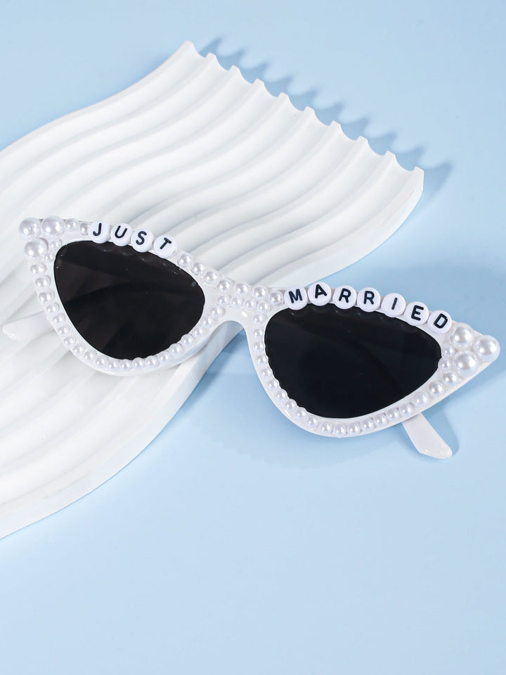 Glamorous women's cat-eye shades with rhinestone details, providing trendy UV eye protection.