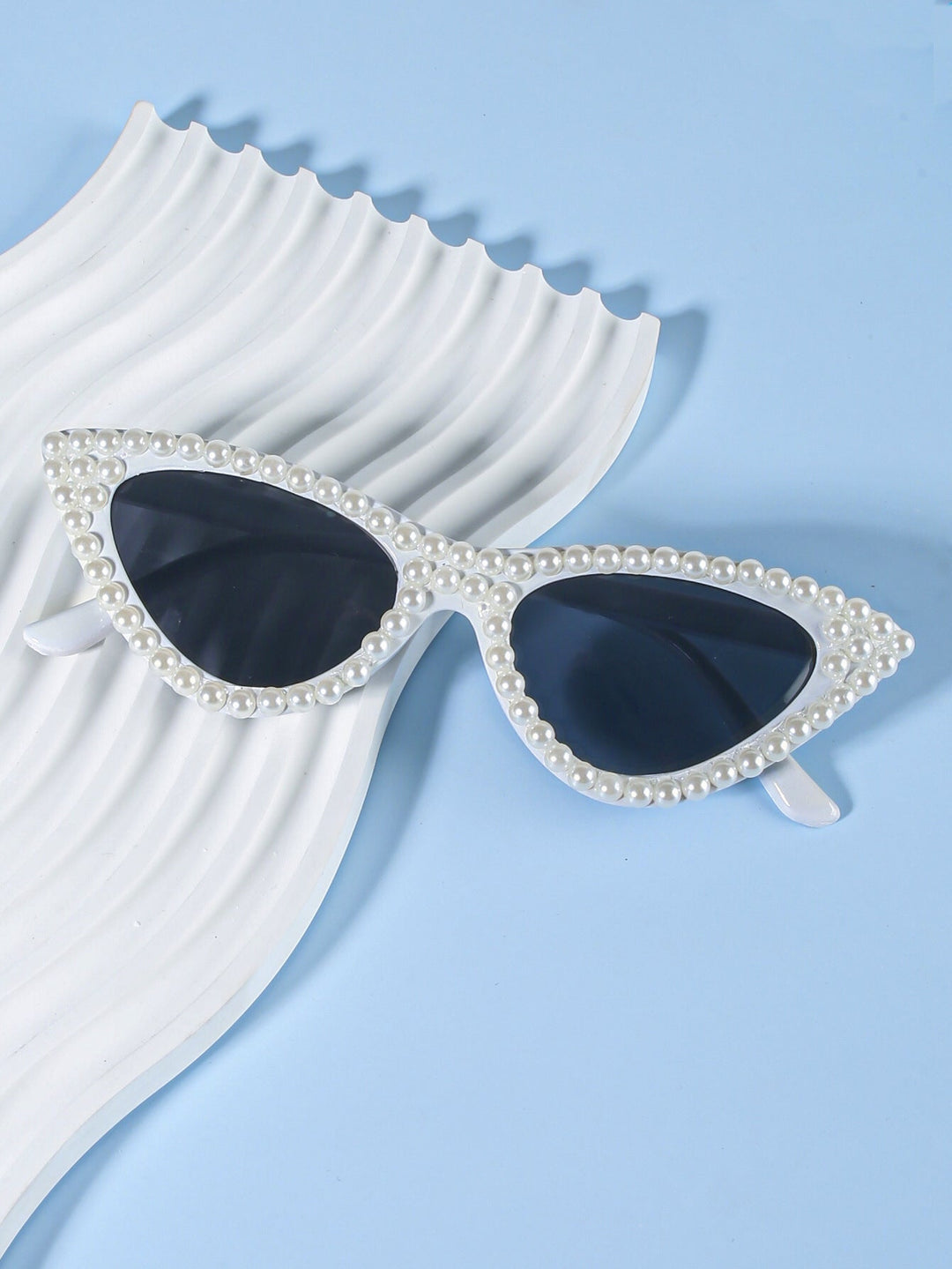 Stylish cat-eye fashion sunglasses for women, adorned with dazzling rhinestones & UV protection.