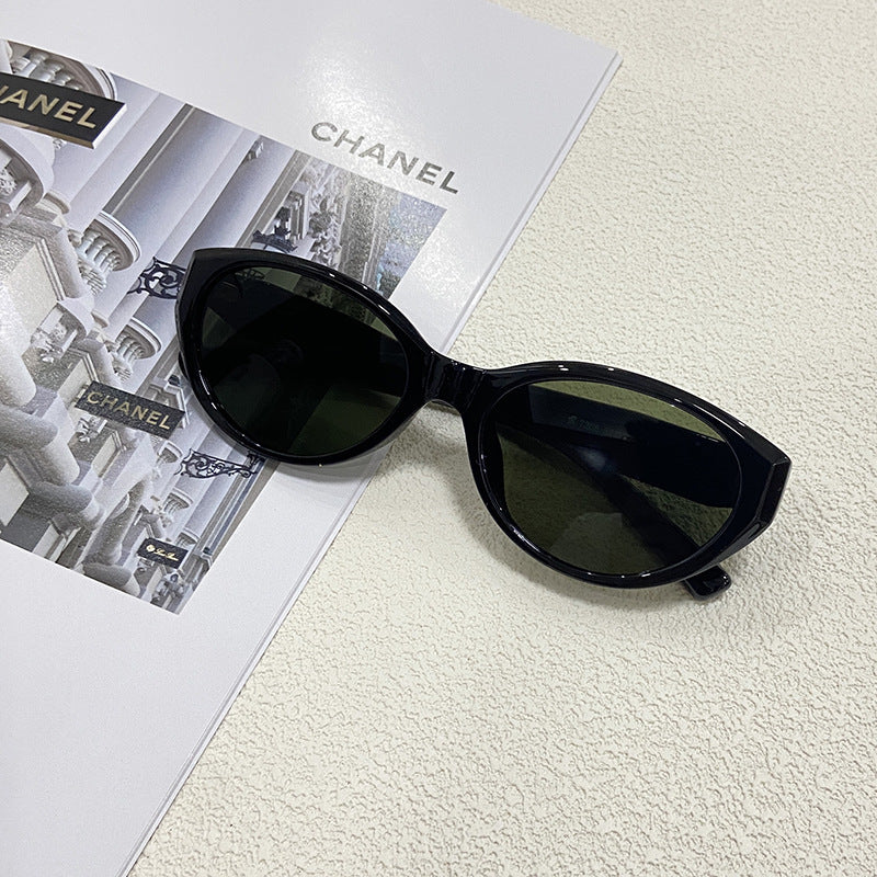 Women's fashionable cat-eye sunglasses. UV400 protected shades, perfect for any outdoor look.