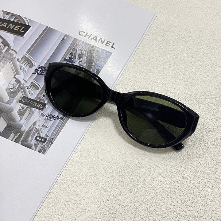 Women's fashionable cat-eye sunglasses. UV400 protected shades, perfect for any outdoor look.