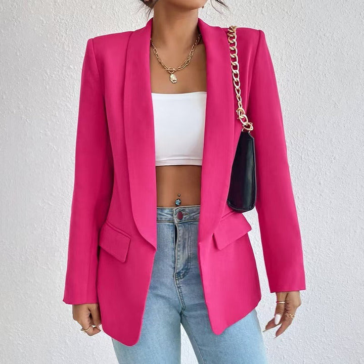 Elegant women's tailored blazer in a sophisticated design, perfect as chic outerwear for any occasion.