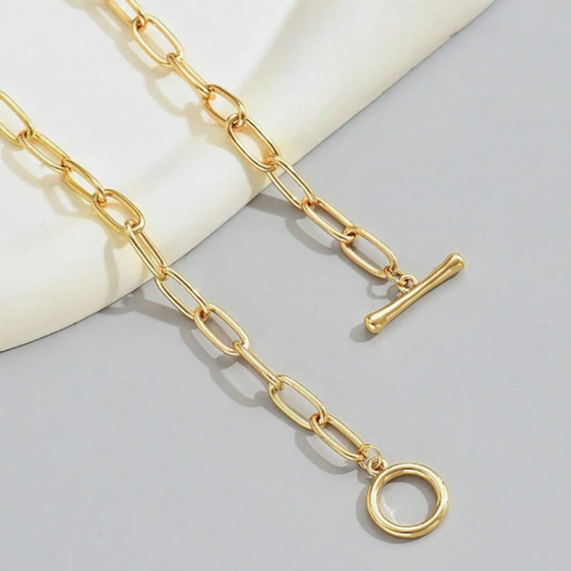 Women's elegant chunky link chain necklace with a fashionable toggle clasp, a versatile chic jewelry accessory.