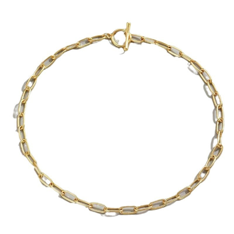 Stylish women's link chain necklace, a chic fashion accessory with an easy-to-use toggle clasp, great gift for her.