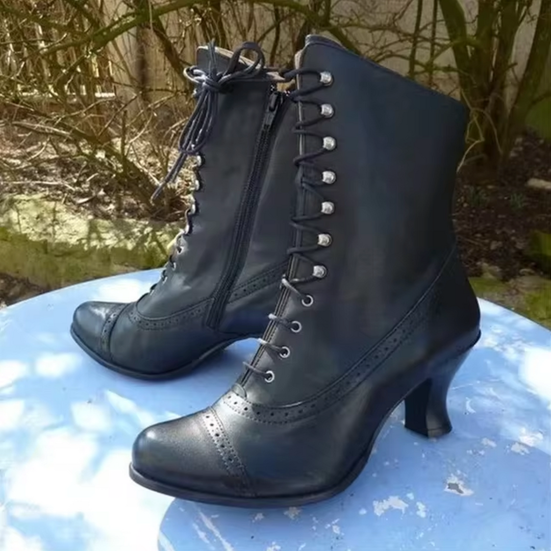 Stylish women's platform boots featuring a lace-up design and pointed toe, offering versatile and comfortable wear.
