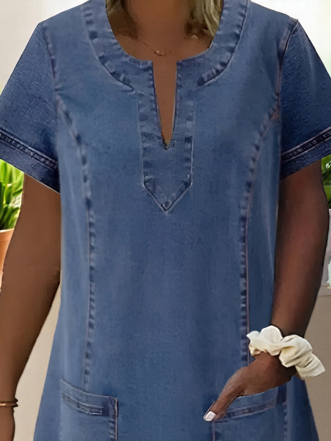 Comfortable women's midi dress, perfect casual everyday wear. Modern elegant style for spring & summer fashion.