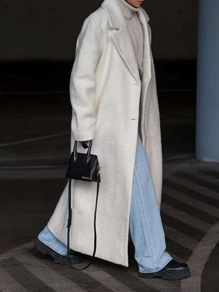 Versatile women's chic lapel jacket. Loose fit long sleeve coat, ideal for autumn streetwear.
