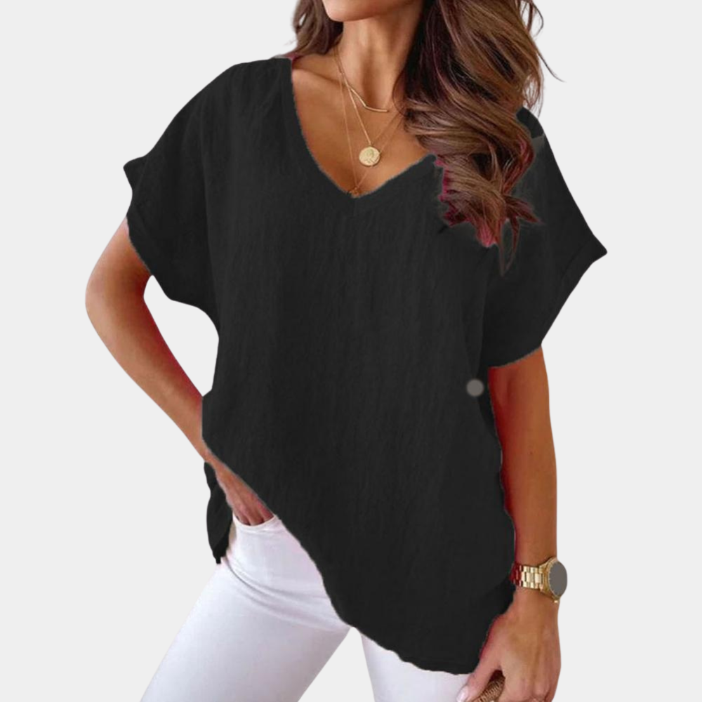 Chic women's t-shirt with a modern look, perfect for effortless casual style & comfortable everyday wear.
