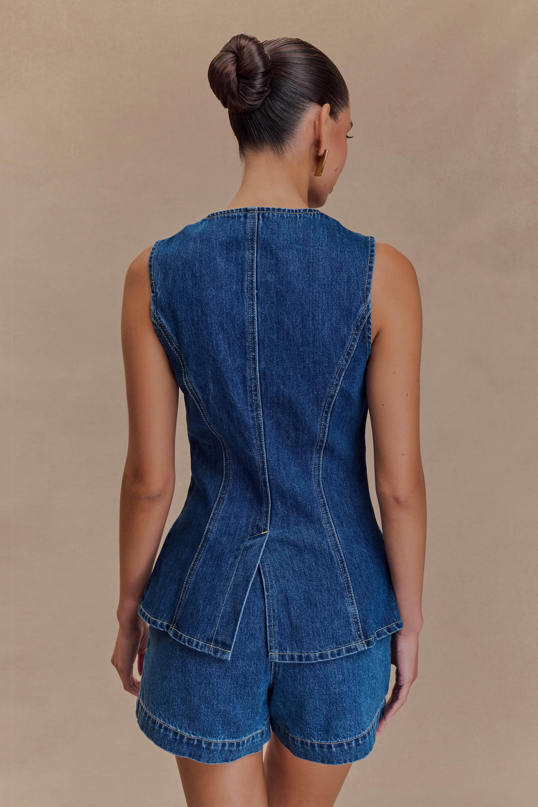 Stylish women's sleeveless top & high-waist shorts set for a casual spring/summer look.