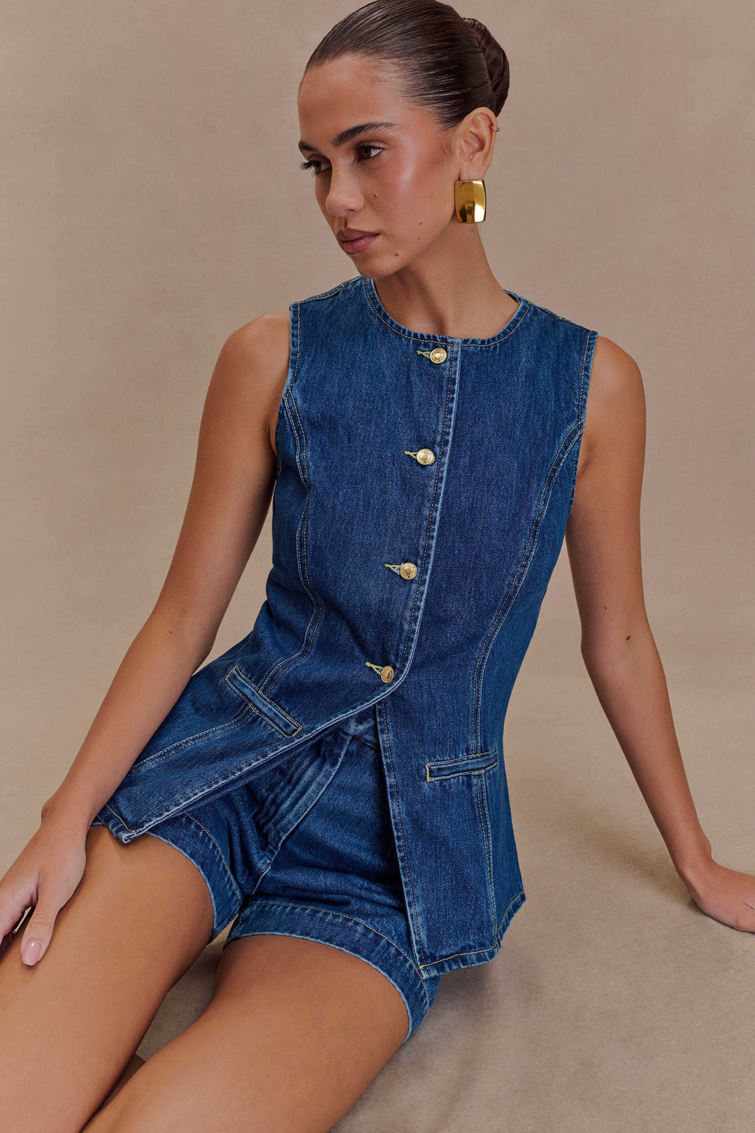 Fashionable women's two-piece set featuring a sleeveless top and flattering high-waist shorts. Chic summer outfit.
