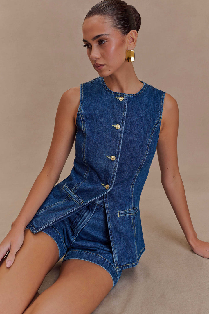 Fashionable women's two-piece set featuring a sleeveless top and flattering high-waist shorts. Chic summer outfit.