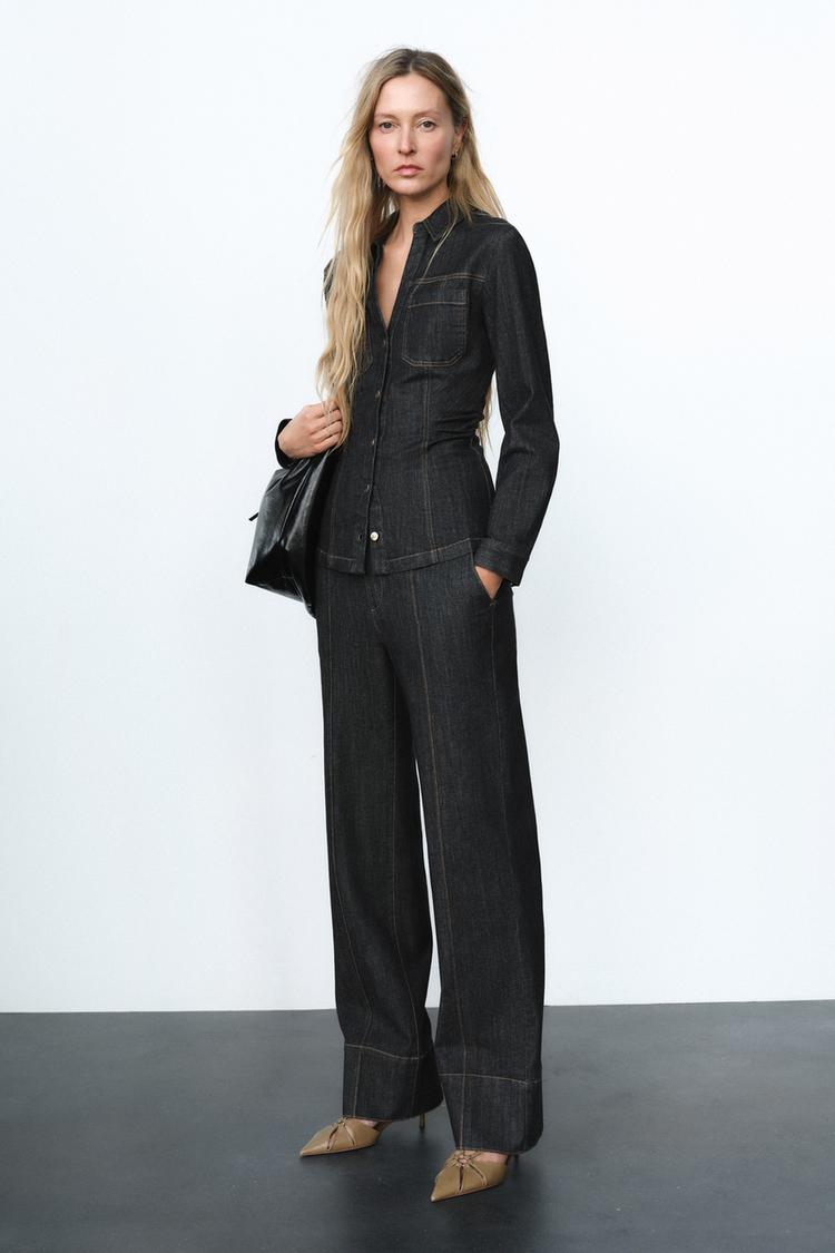 Stylish women's two-piece fashion set: a chic fitted top and comfy trousers. A versatile co-ord for any occasion.