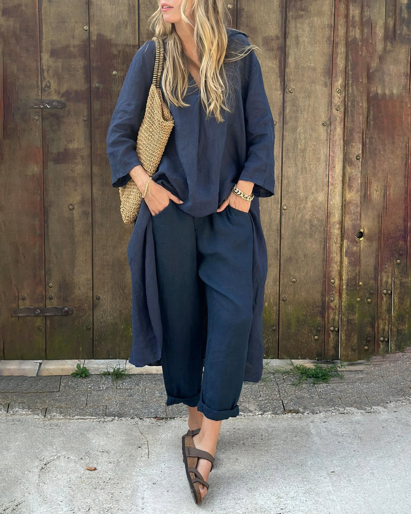 Chic women's two-piece set in a comfortable fabric, perfect for a coordinated casual or elegant outfit.