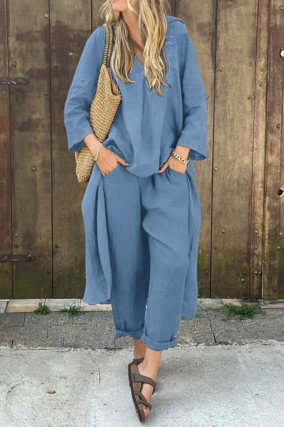 Elegant women's two-piece fashion set, a chic and comfortable outfit for both casual and dressed-up looks.
