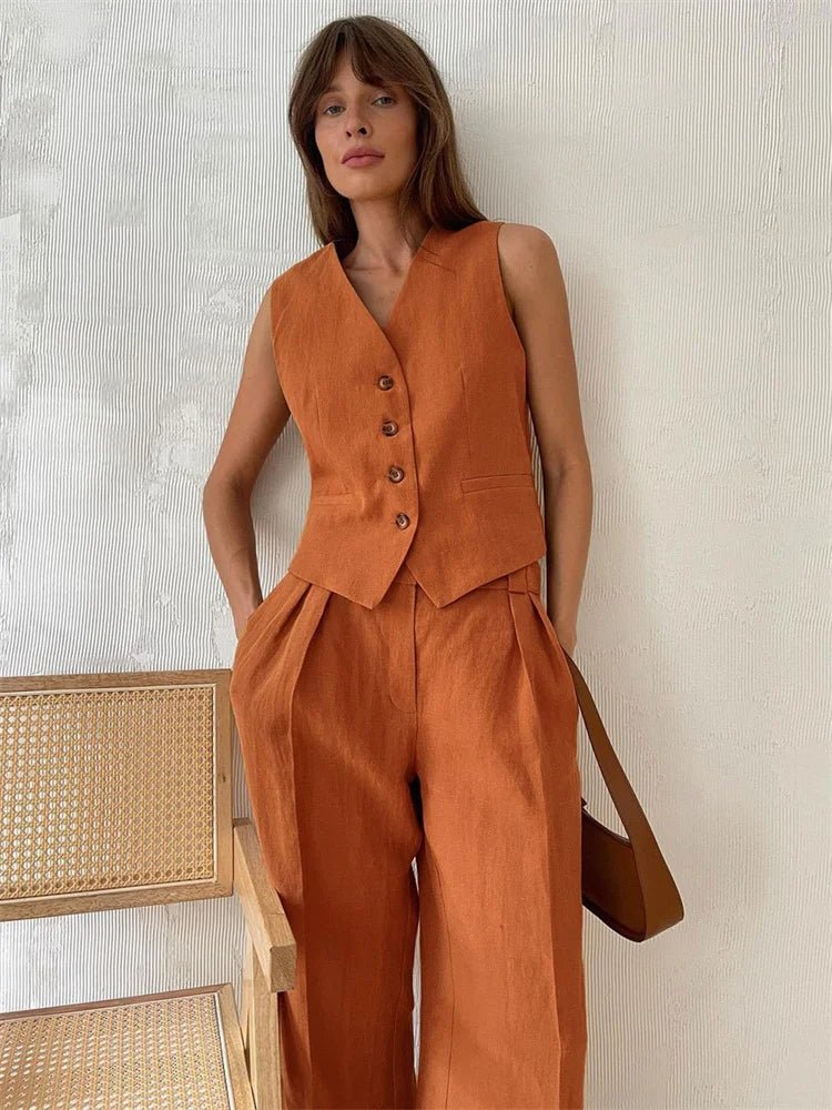 Chic women's waistcoat & wide-leg trouser set. Tailored two-piece for elegant summer style.