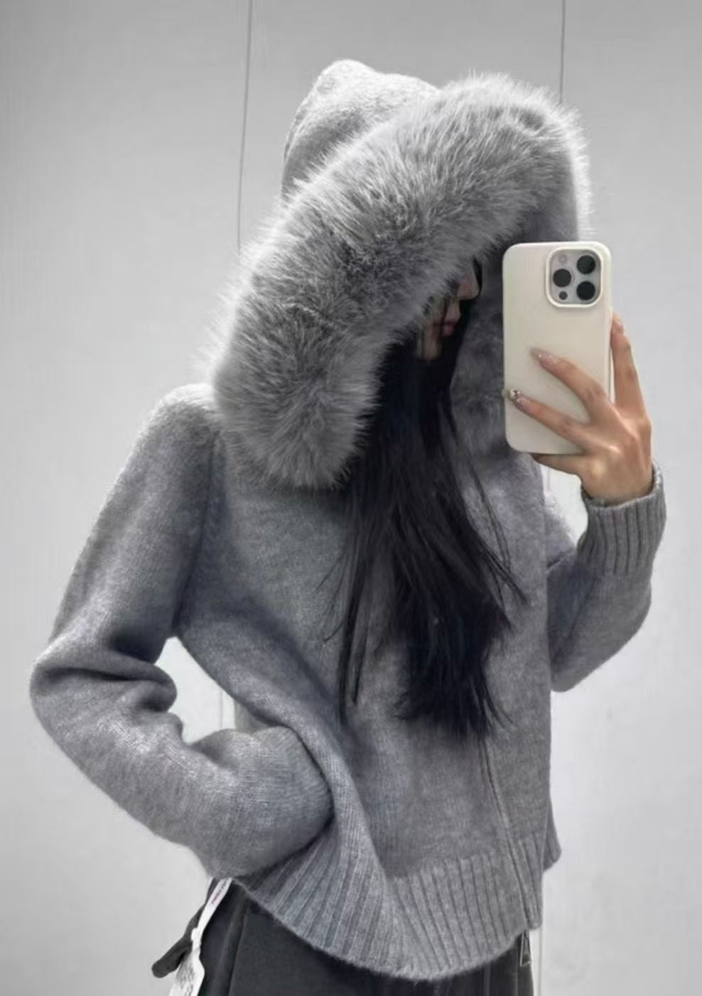 Fashionable women's winter jacket, offering elegant warmth with a chic faux fur hood. Perfect for cold days.