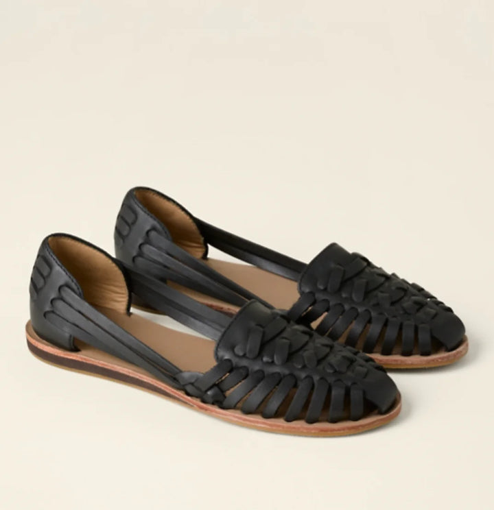 Chic women's woven flat sandals with a closed-toe D'Orsay design, perfect for elegant summer and spring fashion.
