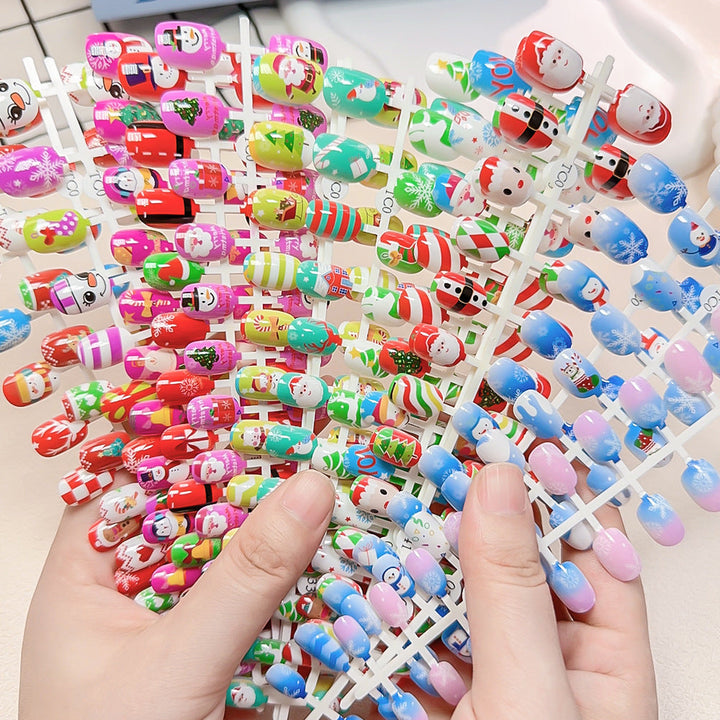 Cute kids' holiday fake nails, easy press-on application for festive nail art girls.
