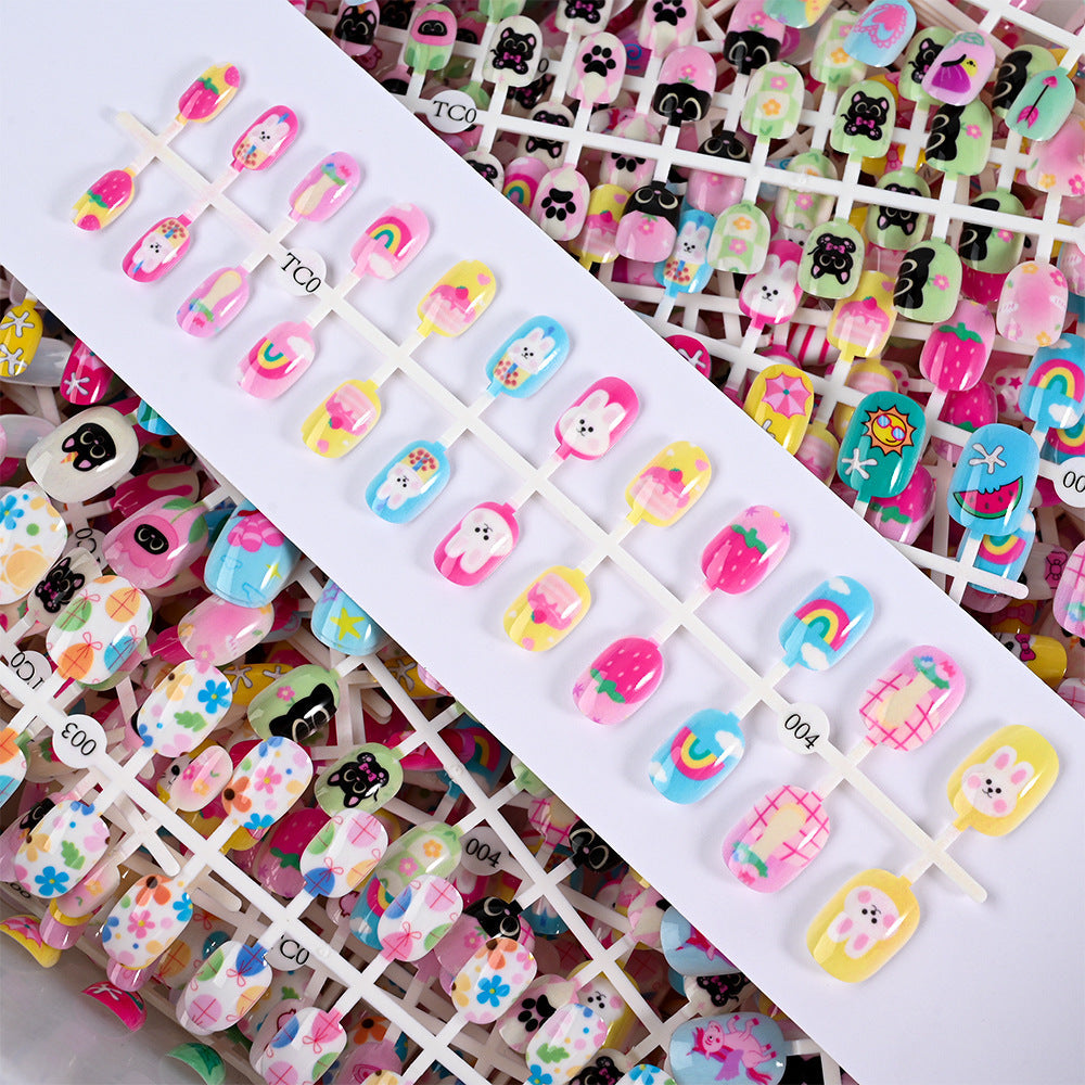 Children's safe temporary nails, press-on design for easy and fun nail art activities.
