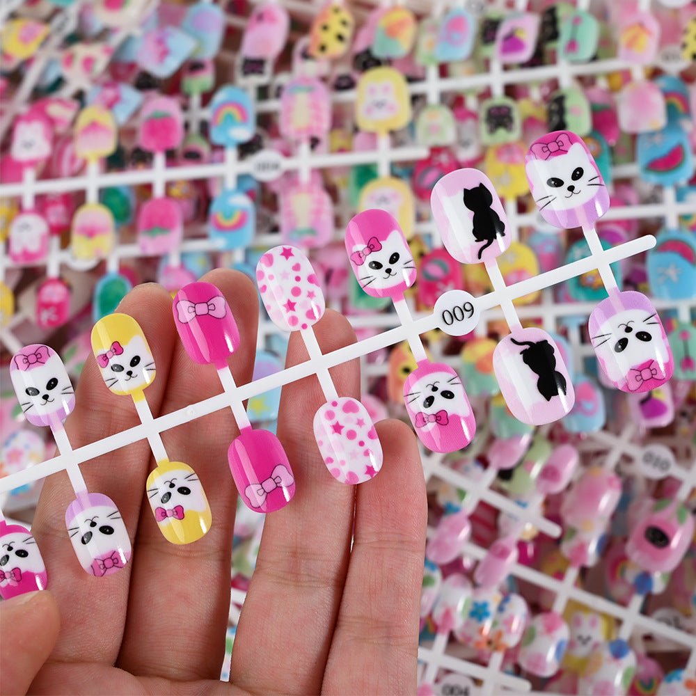 Easy kids manicure: Fun press-on nails, non-toxic and quick temporary nail art.