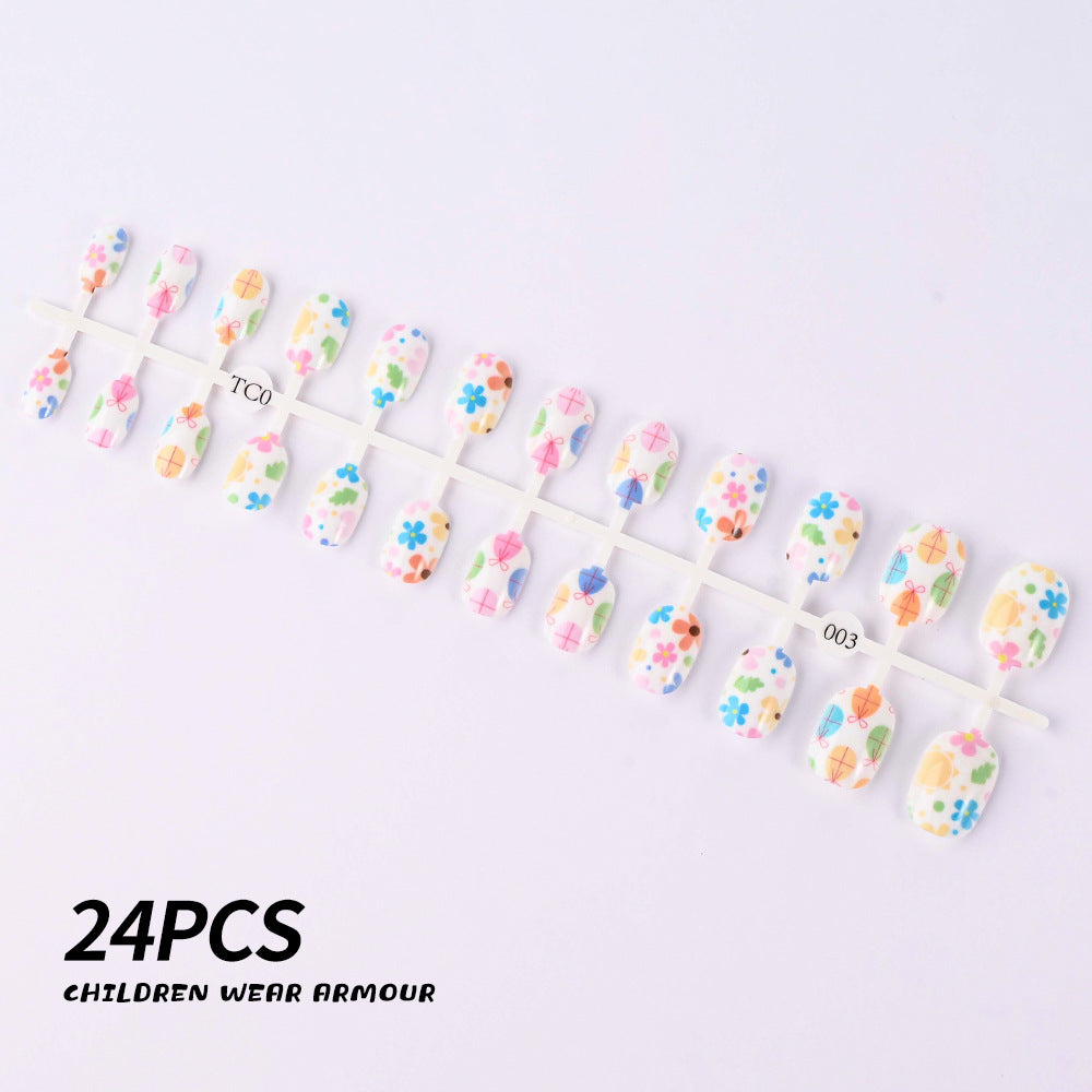Girls' accessories: Non-toxic press-on nails for a fun & easy temporary manicure.