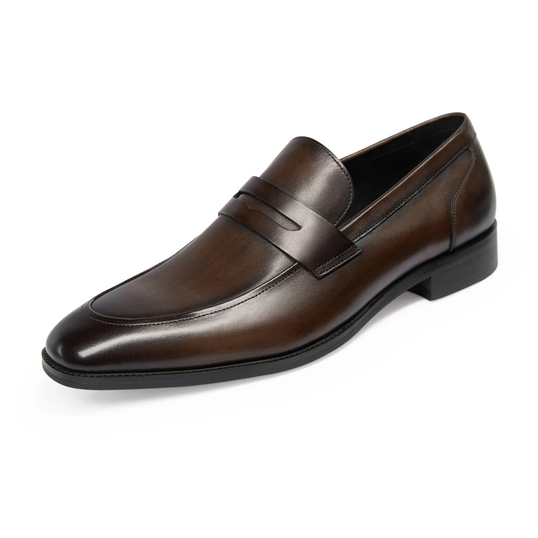 Casual brown penny loafers for men, comfortable slip-on shoes with a timeless and versatile appeal.