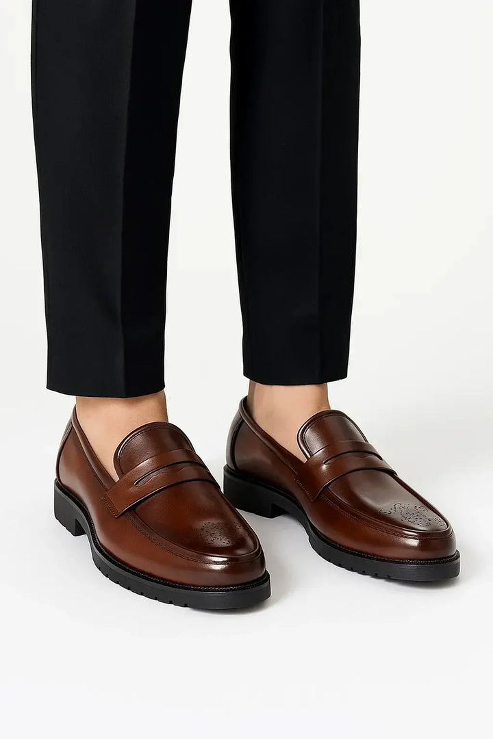 Breathable men's round toe Oxford dress shoes, ideal for weddings, professional attire, and all-day comfort.