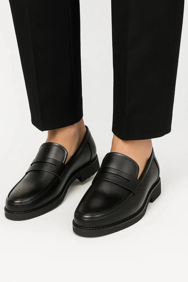 Elegant men's formal Oxford shoes, featuring a classic design and non-slip sole, suitable for any business occasion.